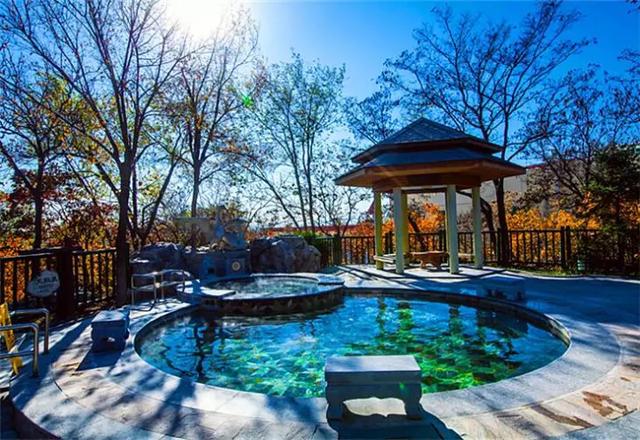 北京最近冬季泡温泉好去处，北京10大温泉度假村等您