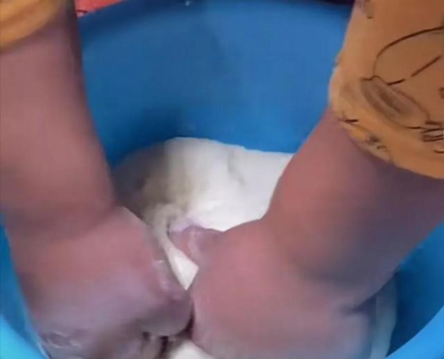 膨松剂炸油条配方，复合膨松剂制作油条方法（做出跟市面一样金黄松软油条）