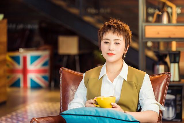 有网友说沈腾已经是35岁的年龄了，不靠颜值混娱乐圈