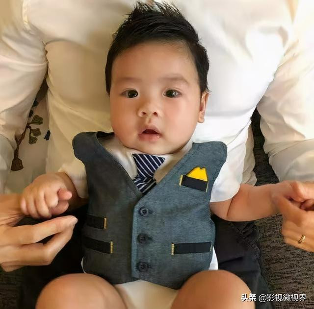 乐基儿现任老公，乐基儿素颜近照（乐基儿晒与儿子共浴照引争议）