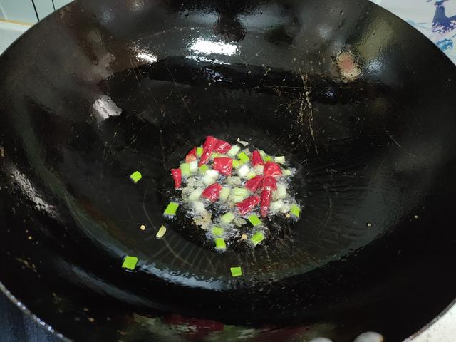 豆芽怎么炒好吃，豆芽怎么炒好吃有诀窍（什么时候放醋是关键）