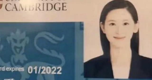 劉強東老婆章澤天還是學霸？和劍橋同學合影太出眾，笑容甜美治癒 娛樂八卦吃瓜 第1张