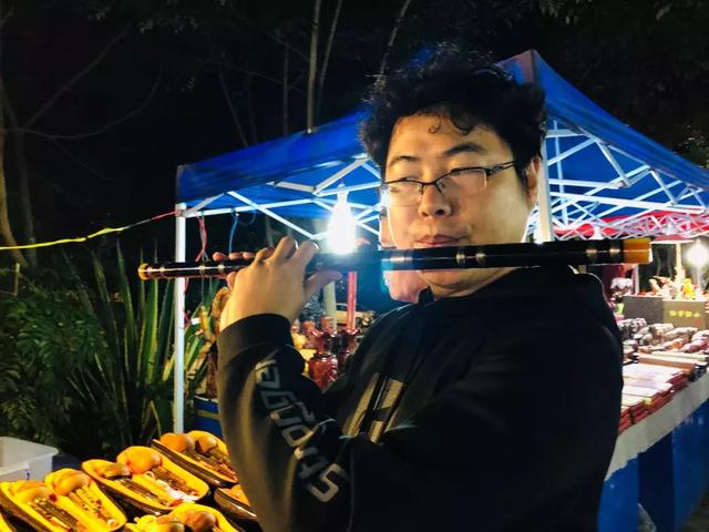 西双版纳江边夜市，西双版纳最火爆的夜市（到西双版纳一定要知道的五件事）