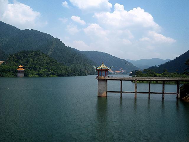 肇庆最有名的旅游景点在哪里呢，肇庆有什么好玩的地方