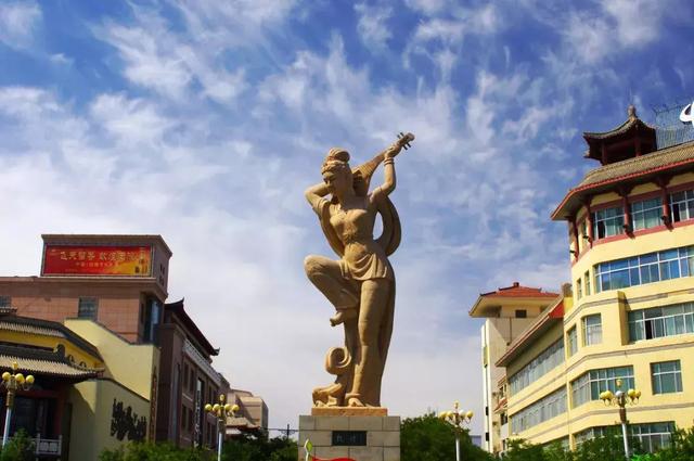 抖音最火的旅游歌曲，抖音旅行的背景歌叫什么（盘点抖音最火的9首歌）