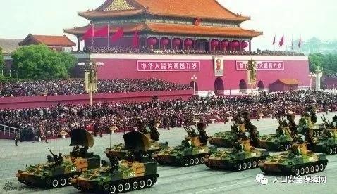 国庆60周年阅兵式，国庆60大阅兵完整版（重温15次国庆阅兵珍贵画面）