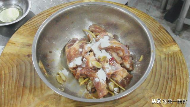 糯米排骨的做法，怎么做糯米排骨最好吃（大厨告诉你饭店糯米排骨做法）