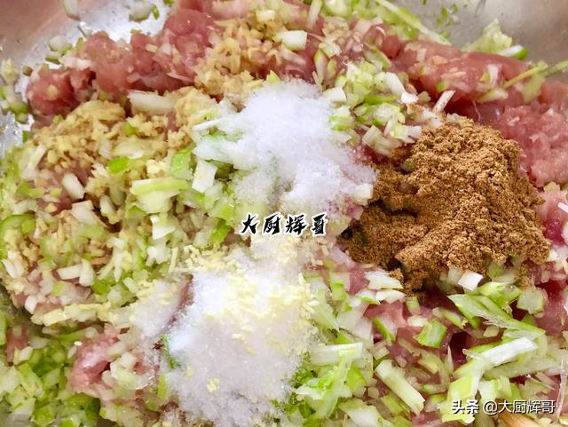 猪肉白菜饺子馅怎么调，白菜猪肉馅水饺怎么调馅最好吃