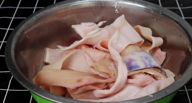 自从学会猪皮这样做，猪皮怎么做好吃又有营养