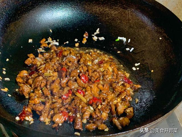 豆角怎么炒好吃又简单，如何炒豆角又好吃又好看（大厨告诉你诀窍都有啥）