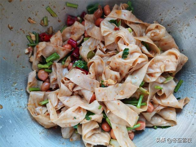 凉拌豆皮的最正宗做法，教你凉拌油豆皮的做法