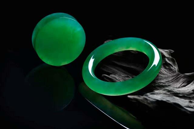 二手翡翠手镯到底能不能戴进去，二手翡翠手镯到底能不能戴