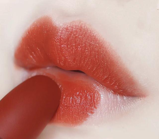 口红保质期多久，大牌口红一般什么时候过期（所有女生都关心的问题——口红会过期吗）