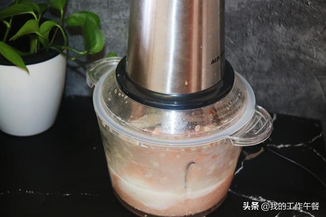 馄饨馅儿的调法，馄饨馅调制方法馄饨怎么做好吃（教你自己调馅儿自己包）
