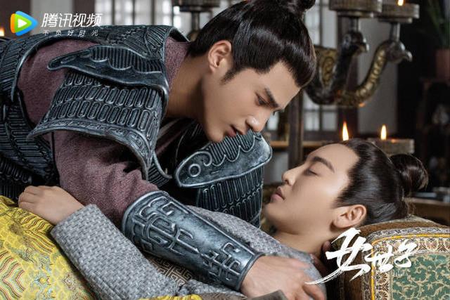 尤靖茹生日曝写真，女装惊艳男装出人意料