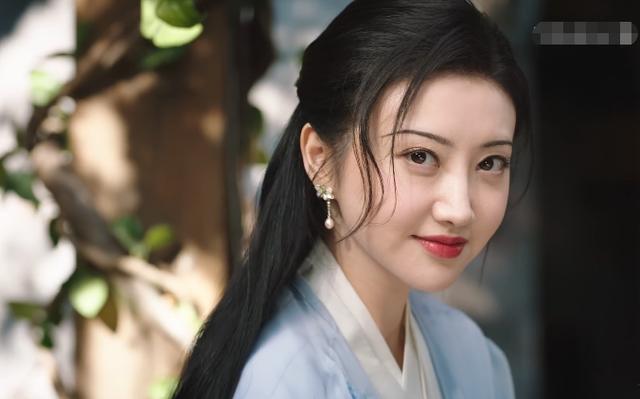 司藤张彬彬景甜合体直播，景甜无惧怼脸拍