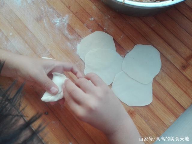 白萝卜要焯水吗，白萝卜馅饺子的萝卜要不要焯水（先焯水还是直接炒）