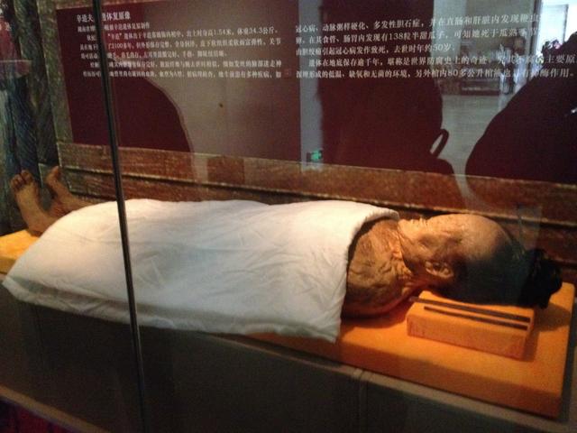 1972年长沙马王堆汉墓出土的女尸，长沙发现千年女尸