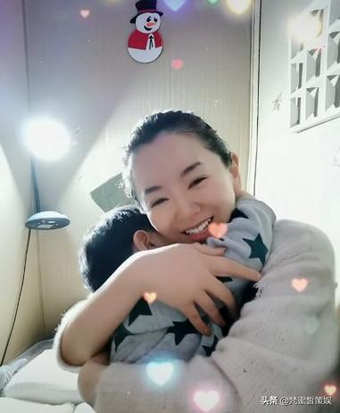 月亮姐姐多大了，月亮姐姐丈夫多大年龄（44岁月亮姐姐入乡随俗）