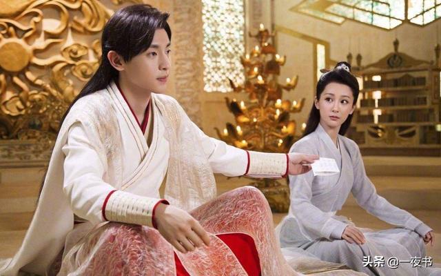 成玉元君与东华帝君，成玉站在人群前与连宋宛若天生一对