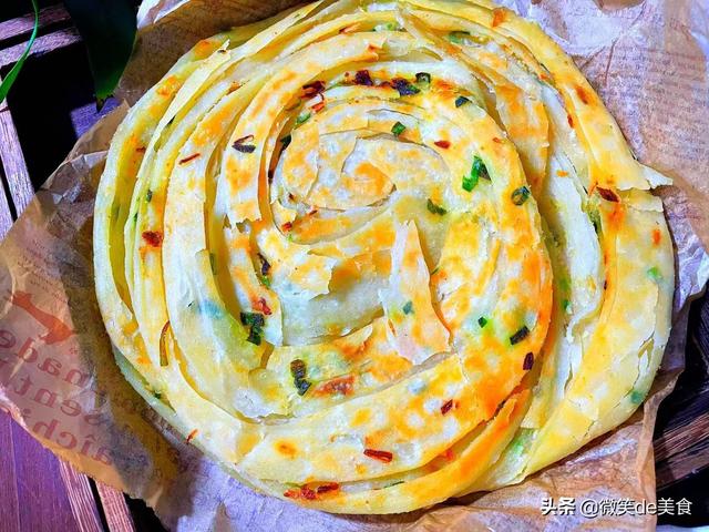 千层葱油饼怎么做又软又好吃窍门，用这个方法做千层油饼太香了