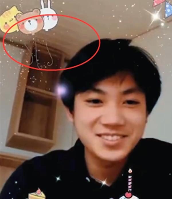 张艺谋晒全家照，张艺谋小31岁娇妻为儿庆生