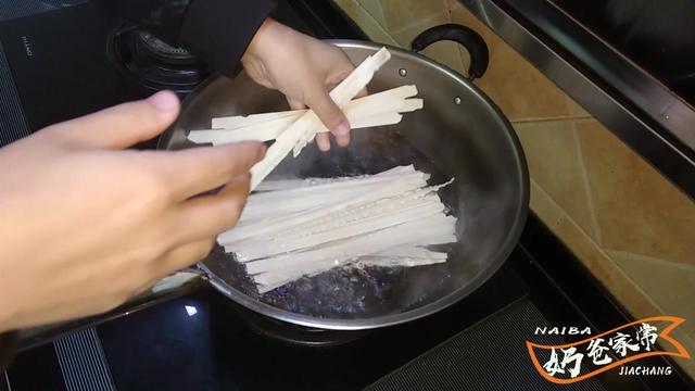 油泼辣子油面正宗做法，四川版的油泼辣子面