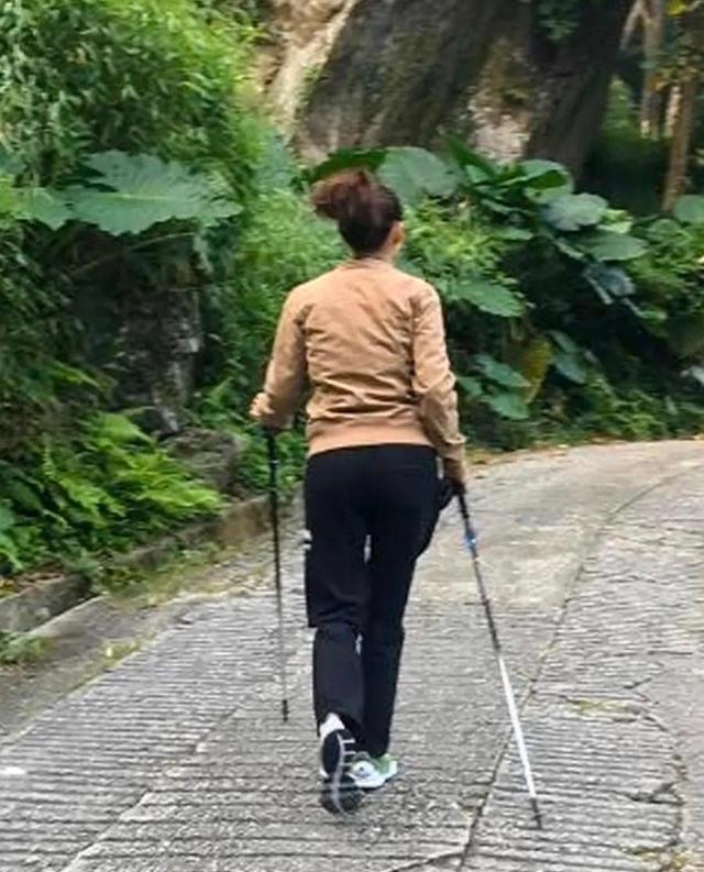 张柏芝大方晒照，张柏芝自己晒出美照后