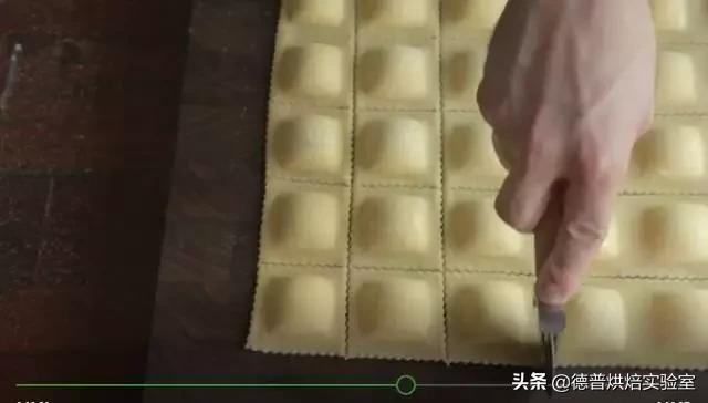 擀面杖如何制作，有时候擀面杖也能做出艺术甜品