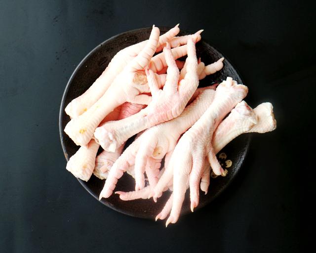 鸡爪怎么泡才好吃，泡鸡爪怎么泡才好吃呢（逐渐成为了奢侈品的泡椒凤爪）