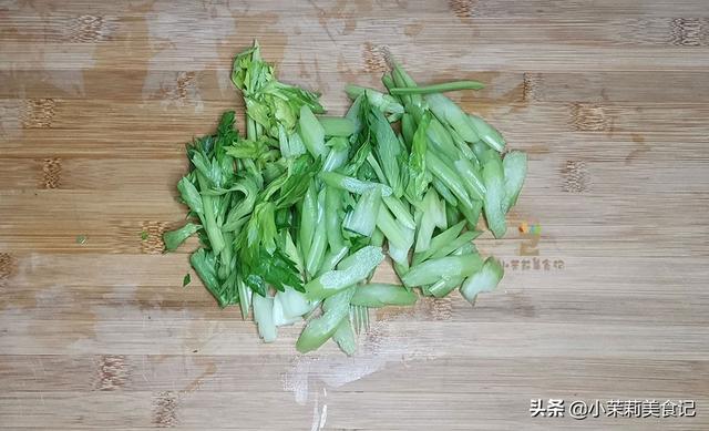 芹菜炒几分钟熟，炒芹菜又脆又嫩的方法（芹菜清香又脆嫩）