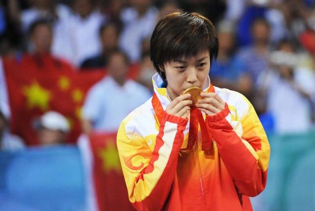 徐威更爱袁立还是张怡宁，亿万富豪徐威与袁立同居十二年