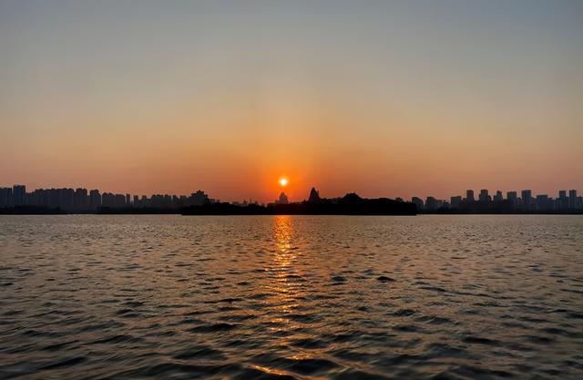 南昌旅游攻略必玩的景点，江西南昌旅行攻略