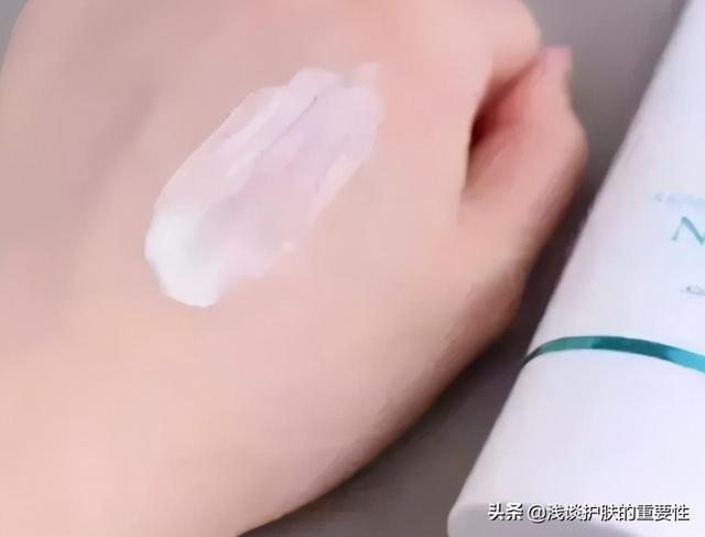 涂防晒霜之后涂什么样的隔离好，各位小仙女最纠结的先防晒还是先隔离