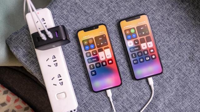 苹果12充电器，iphone12充电器用什么样的（苹果推荐iPhone12采用20W快充）