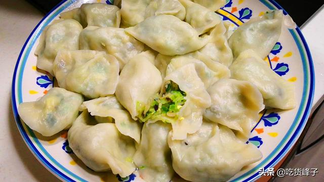 冻饺子煮多长时间，煮冻饺子时最忌水开下锅（冻饺子煮多长时间为宜）