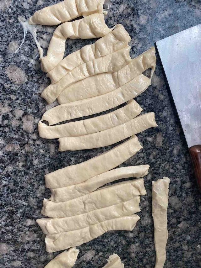 油条的做法和配方正宗，从配方到手法全部详细讲解