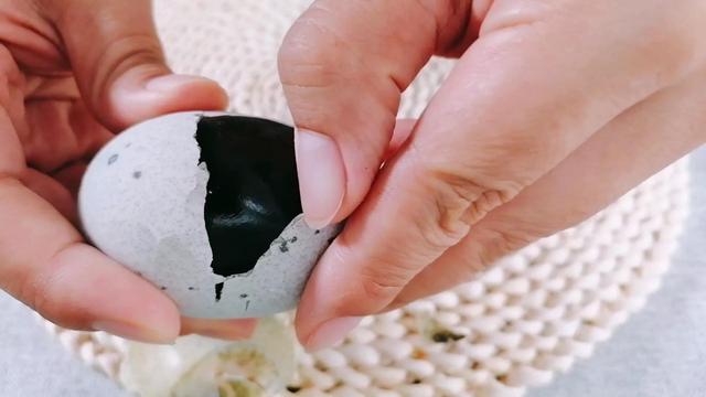 皮蛋减肥食谱100例，香菜皮蛋这样做