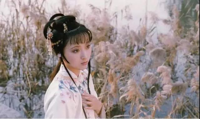林黛玉的个人特点，林黛玉：被爱的孩子
