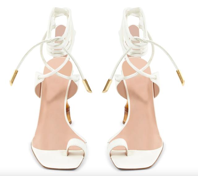 细跟的高跟鞋穿搭，今年的时髦高跟鞋都在这儿了