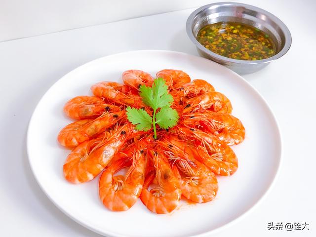 白灼虾蘸料怎么调，白灼大虾蘸料的调制方法（简单快手又下饭的白灼虾吃起来那叫一个香）