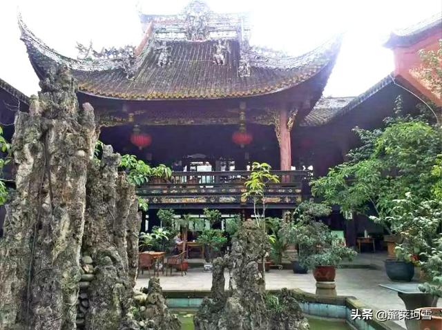 自贡附近的旅游景点有哪些好玩的，这十二个著名旅游景点怎能错过