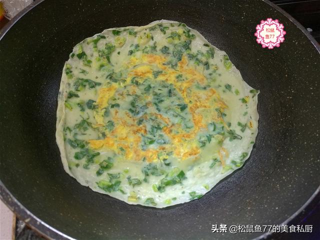 面油盐饼是怎么做让它软一点的，面粉加把菜叶子