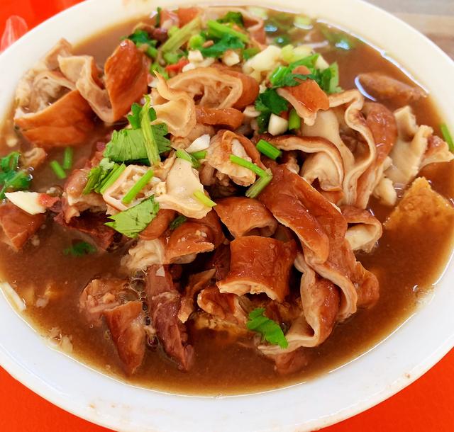 猪大肠的做法大全视频，猪大肠怎么做的最好吃（肥肠怎么洗，才干净无腥臭味）