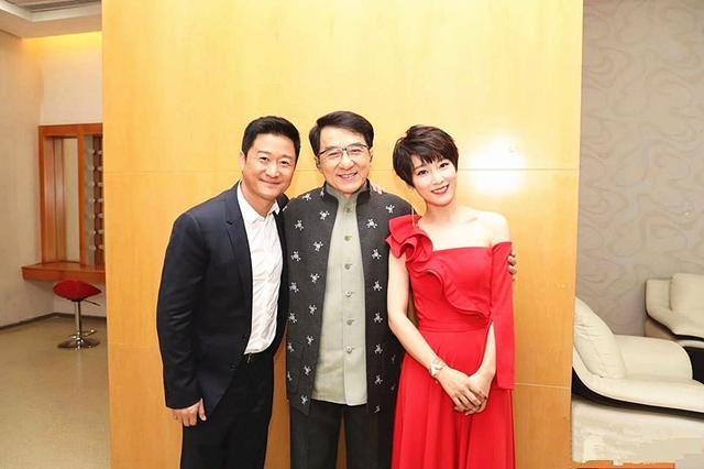 李连杰现在在哪里，功夫巨星李连杰现在哪里生活（与杨紫琼亲密合影感情好）