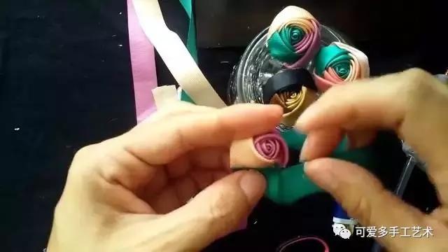 三色丝带玫瑰花朵做法大全，浪漫酷炫的三色丝带玫瑰