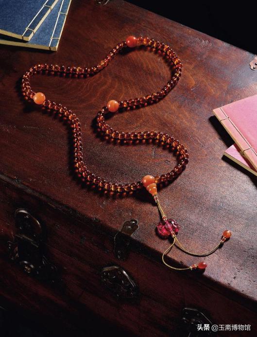 珍贵的绿色佛珠拍卖记录，没想到一串佛珠竟然卖到100万