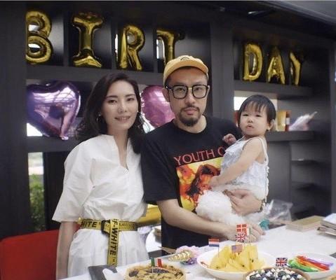 說唱歌手熱狗當爸了？女友鄭年均為他生下二胎，「四口人」好圓滿 娛樂八卦吃瓜 第5张