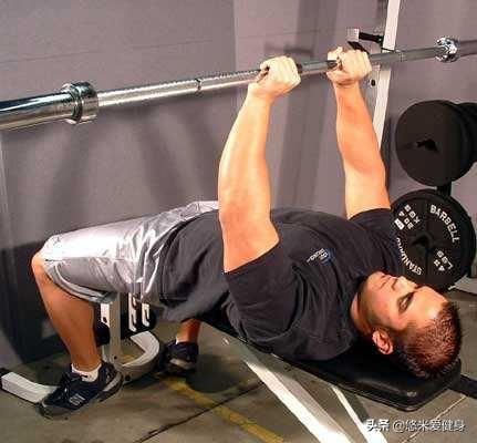 手臂肱三头肌锻炼方案，3个动作练厚肱三头肌