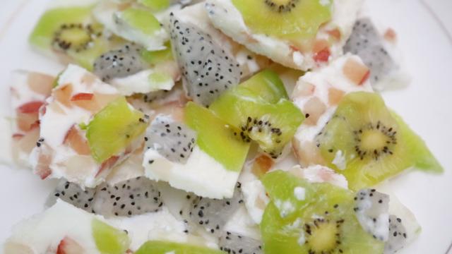 制作超级简单的芒果牛奶冻，牛奶芒果冻的QQ弹弹